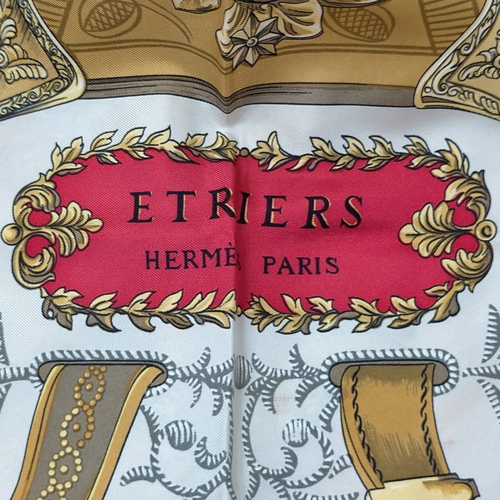 Hermes scarf Carre 90 Reds Silk100% - Picture 9 of 9